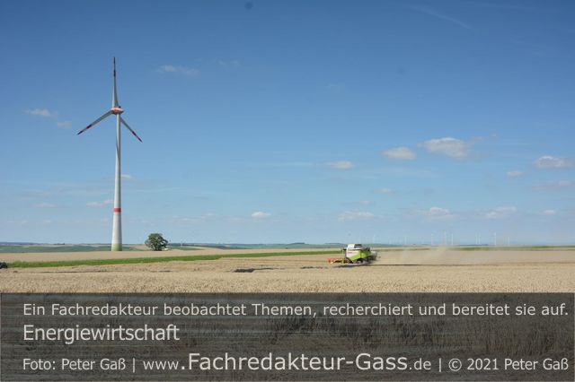 Energiewirtschaft: Die Energiesparte gibt der BayWa Rückenwind. Foto: Peter Gaß. Ein Motiv aus dem Fotoalbum „Grünstrom“, 1. Auflage Juli 2020